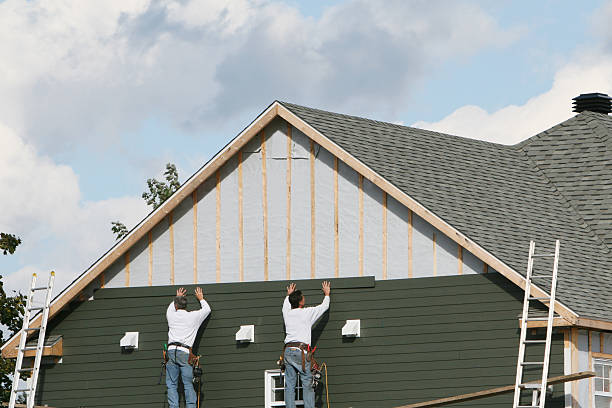 Professional Siding technician working in Lincroft, NJ